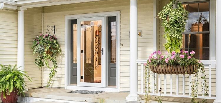 screen door installation in Rosemead